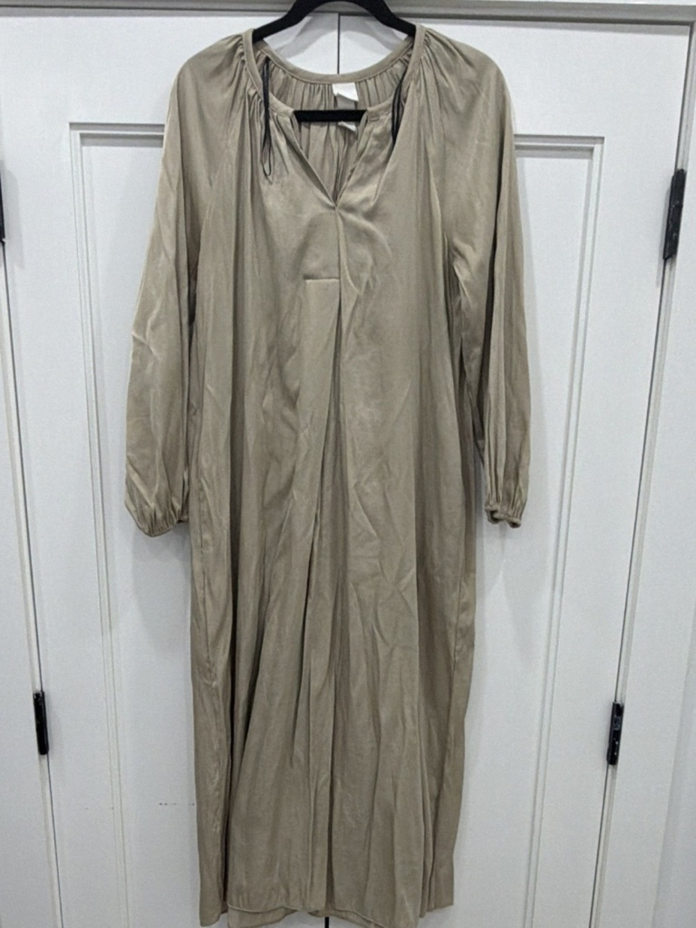 H&M Women's Midi Dress XS Beige Solid V-Neck Tie Long Sleeve Shift Viscose